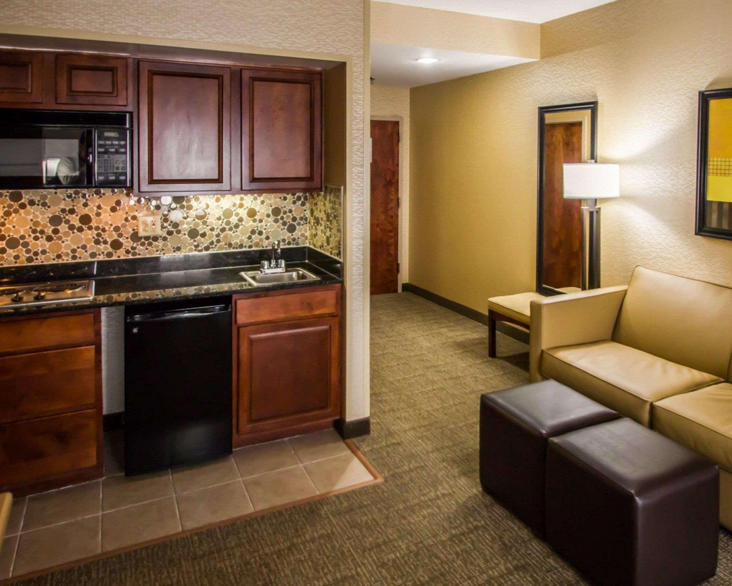 Quality Suites Nyc Gateway North Bergen Eksteriør billede