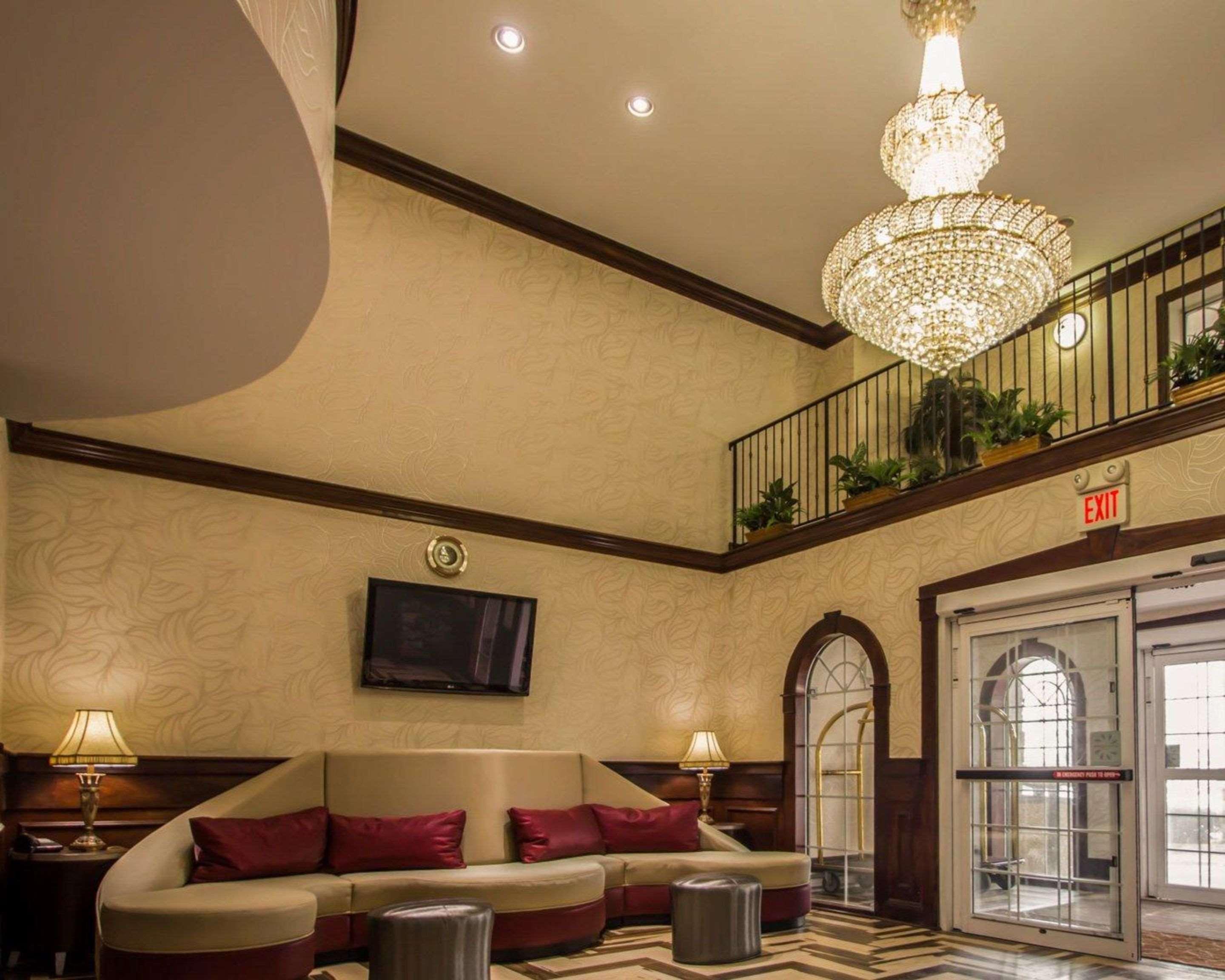 Quality Suites Nyc Gateway North Bergen Eksteriør billede