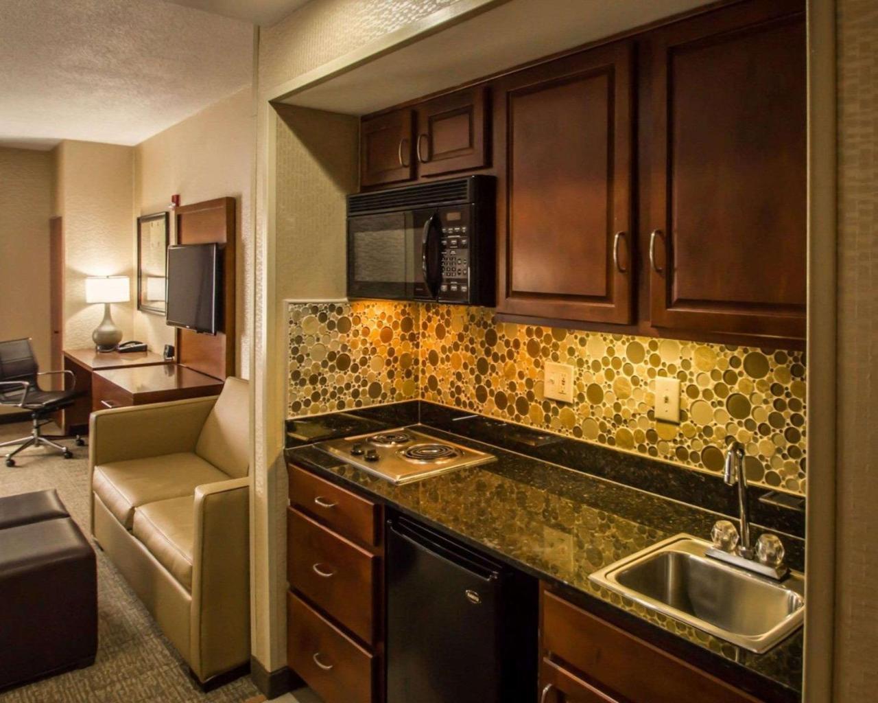Quality Suites Nyc Gateway North Bergen Eksteriør billede