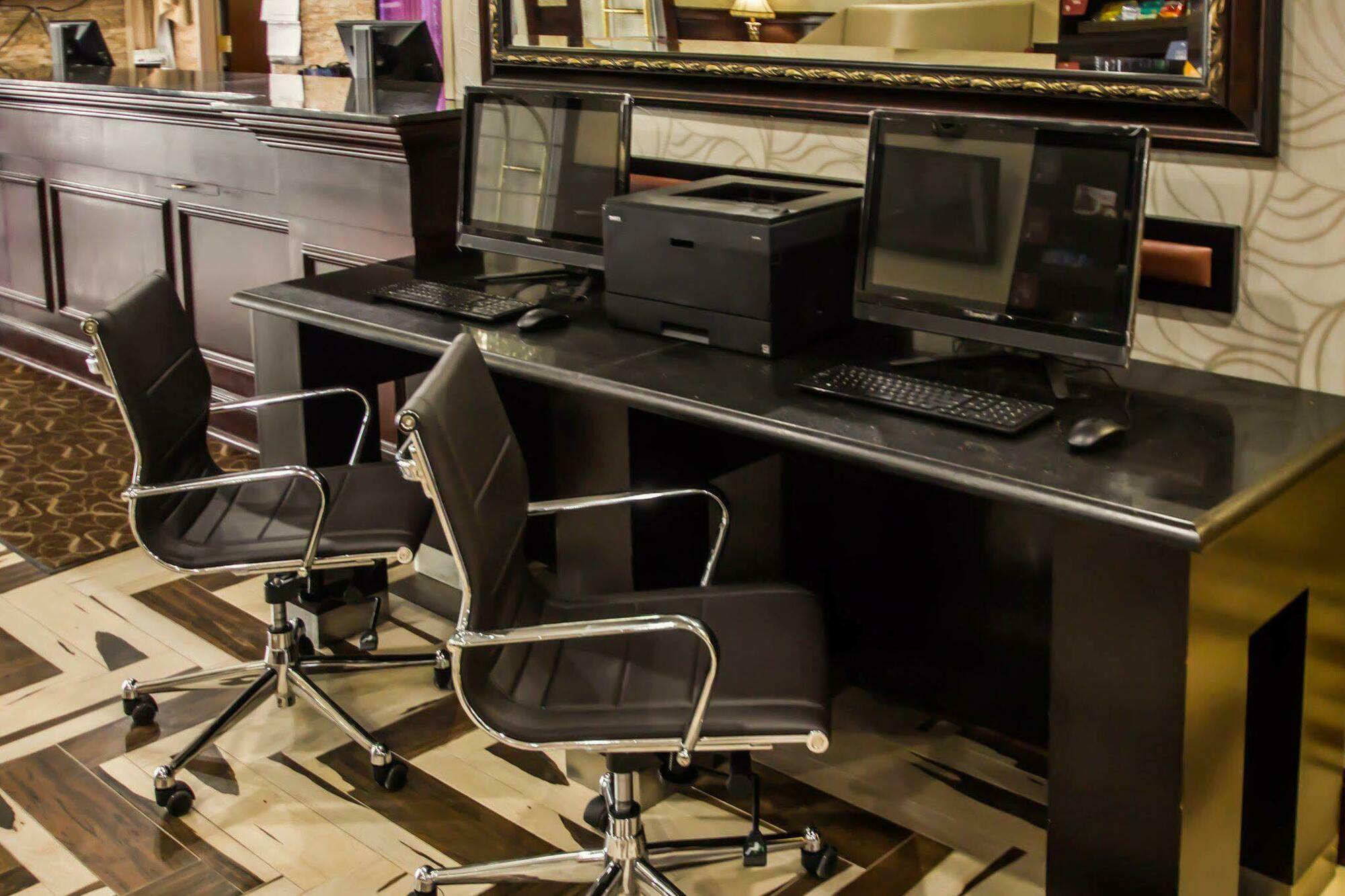 Quality Suites Nyc Gateway North Bergen Eksteriør billede
